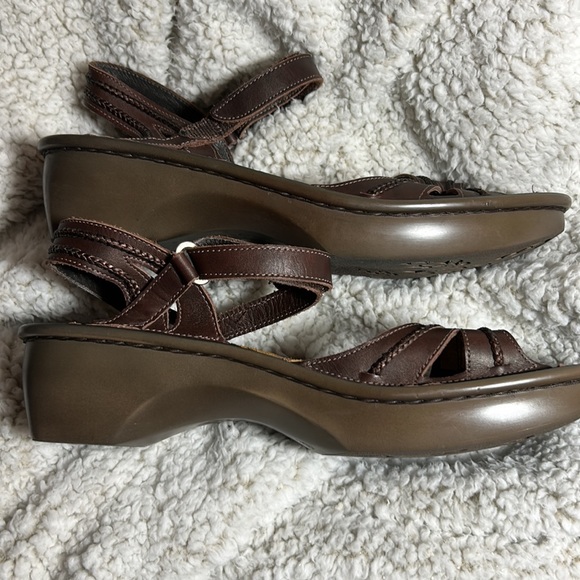 Like New Pair of Ladies NOAT Brown Leather Adjustable Velcro Closure, Sz 11/42 - Picture 3 of 9